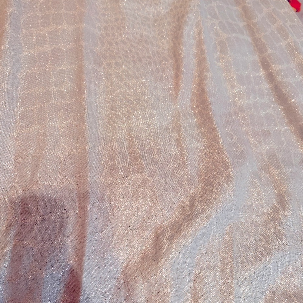 Shawl/ scarf.